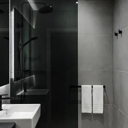 מלון Mercure Fabryczna 4*