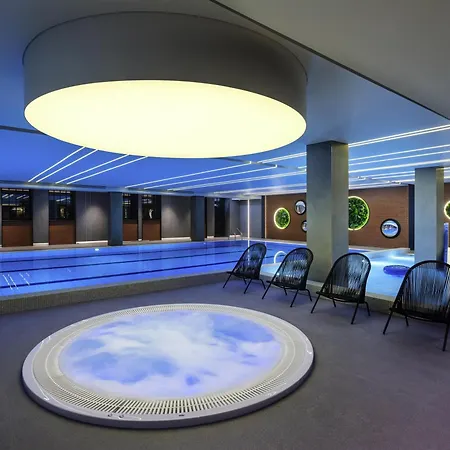 Mercure Fabryczna 4*